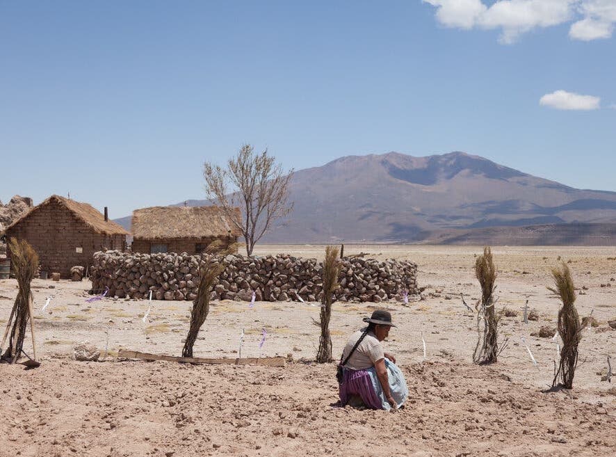 This image has an empty alt attribute; its file name is utama.jpg